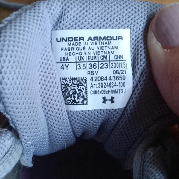 Under Armour Shoes - Picture 5 of 8